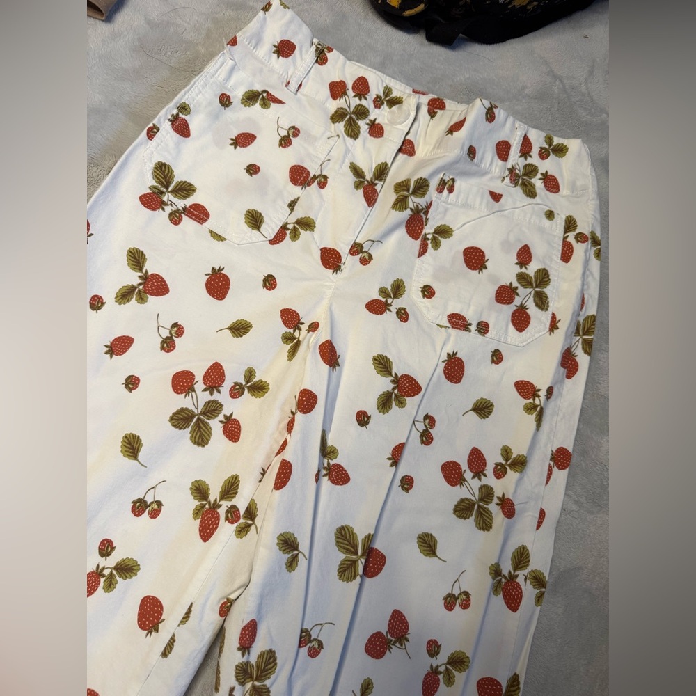 Nicole Miller White Pants with Strawberry Print